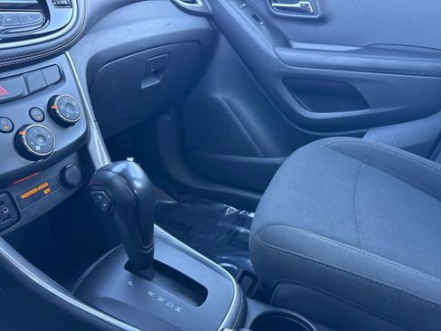 Used 2021 Chevrolet Trax LS AWD/4WD image 19