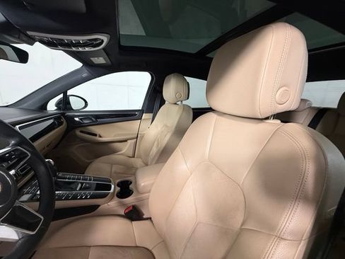 Used 2020 Porsche Macan AWD/4WD image 16