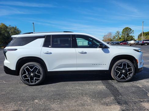 New 2026 Chevrolet Traverse High Country w/ LPO, Floor Liner Package image 4