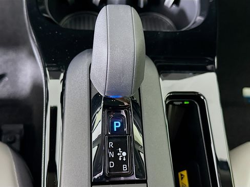 Used 2026 Toyota Prius XLE FWD image 24