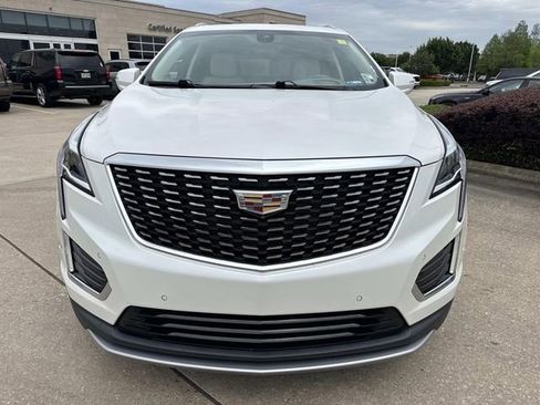 Used 2022 Cadillac XT5 Premium Luxury w/ Technology Package FWD image 2