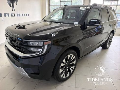 Certified 2025 Ford Expedition Platinum w/ Driver's Package AWD/4WD image 4
