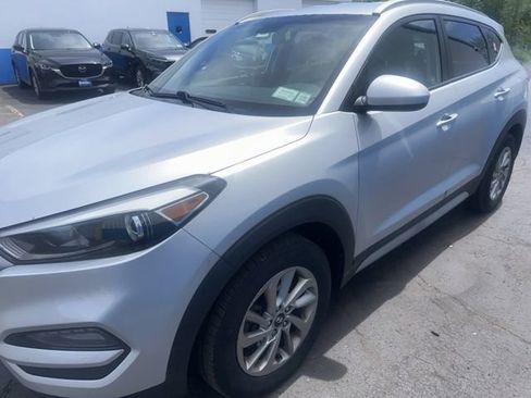 Used 2017 Hyundai Tucson SE AWD/4WD image 4
