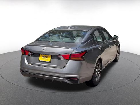 Used 2025 Nissan Altima 2.5 SV FWD image 14