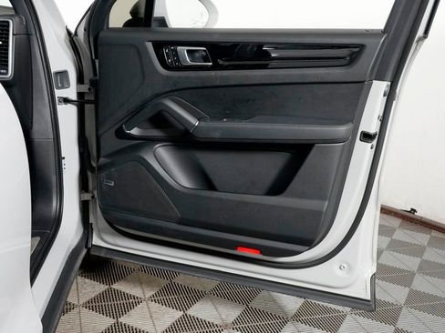 Certified 2022 Porsche Cayenne E-Hybrid image 35