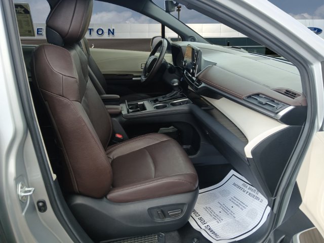 Used 2024 Toyota Sienna Platinum FWD image 15
