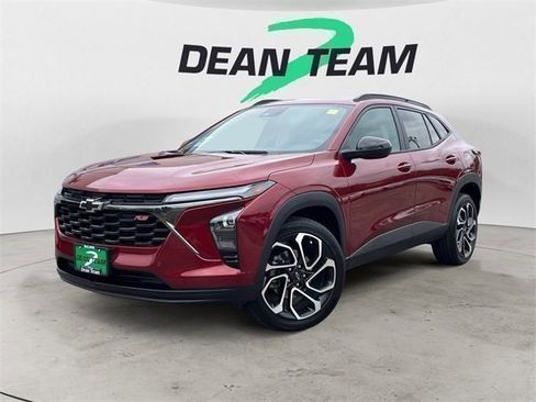 Used 2025 Chevrolet Trax RS w/ Driver Confidence Package image 4