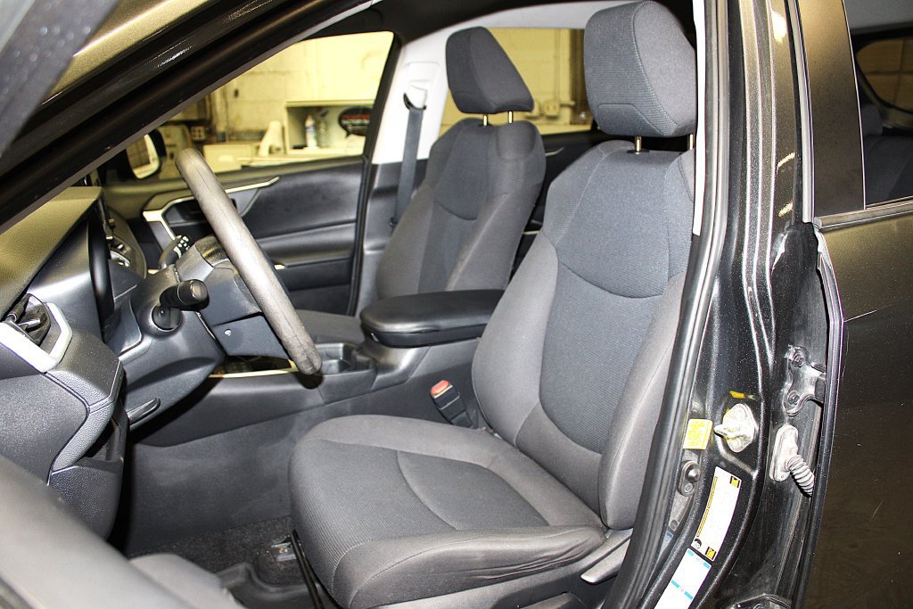 Used 2020 Toyota RAV4 LE w/ All Weather Liner Package AWD/4WD image 23