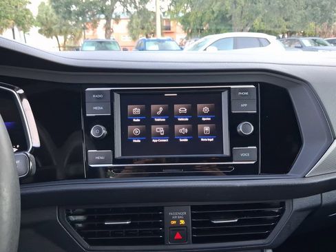 Certified 2024 Volkswagen Jetta Sport FWD image 21