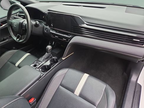 Used 2025 Toyota Camry SE w/ Convenience Package image 37