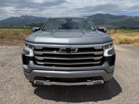 Used 2023 Chevrolet Silverado 1500 High Country w/ Technology Package AWD/4WD image 2