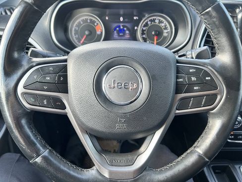 Used 2019 Jeep Cherokee Limited FWD image 18