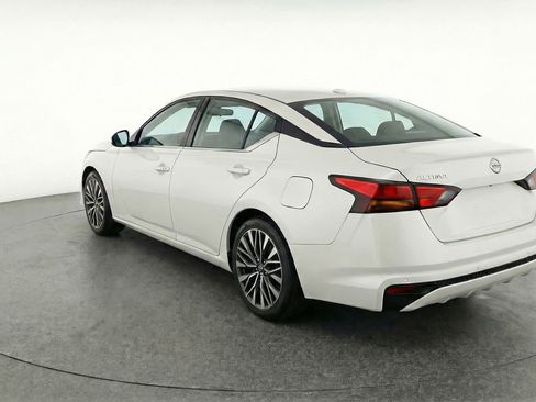 Used 2025 Nissan Altima 2.5 SV image 6