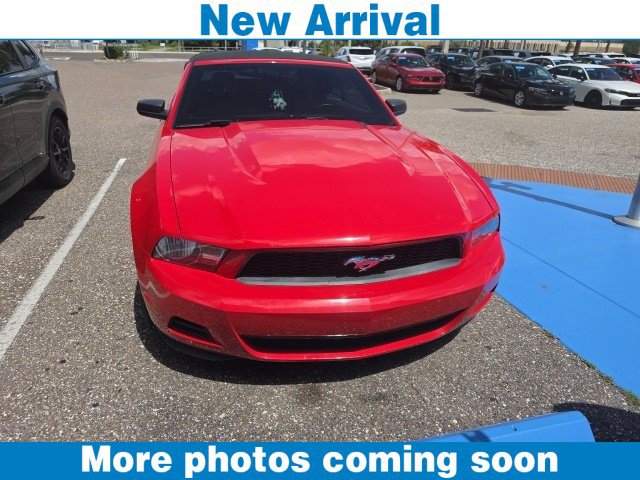 Used 2010 Ford Mustang Convertible RWD image 1