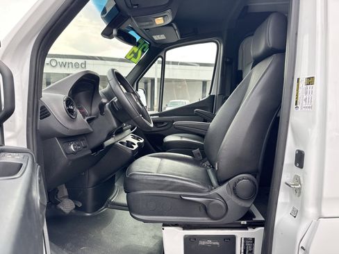 Used 2025 Mercedes-Benz Sprinter 2500 image 17