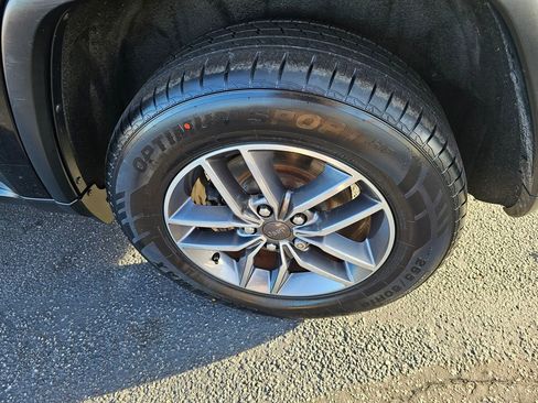 Used 2020 Jeep Grand Cherokee Laredo w/ Laredo X Package image 12