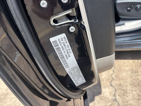Used 2023 Chrysler Pacifica Touring-L FWD image 32