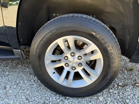 Used 2019 Chevrolet Suburban LT image 38