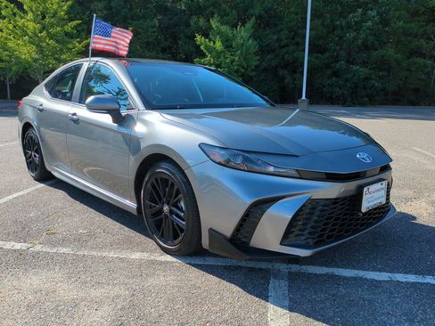 Used 2026 Toyota Camry SE FWD image 2