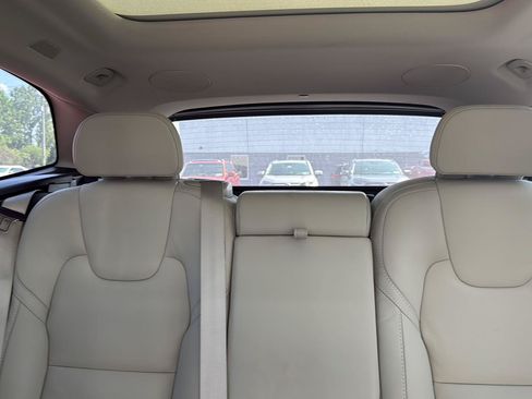Used 2022 Volvo XC60 T8 Inscription w/ Advanced Package AWD/4WD image 4