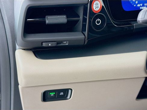 Certified 2025 Porsche Macan Electric image 14