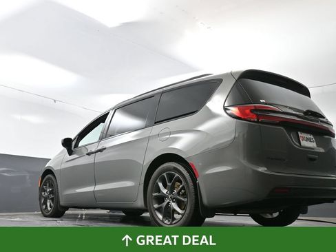 Used 2023 Chrysler Pacifica Touring-L w/ Uconnect Theater Family Group AWD/4WD image 33