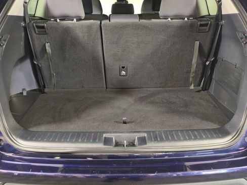 Used 2020 Toyota Highlander LE FWD image 23