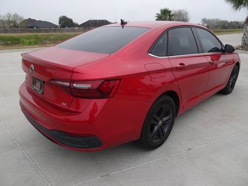 Used 2022 Volkswagen Jetta SE image 4