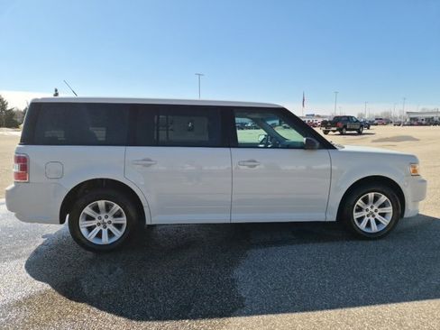 Used 2010 Ford Flex SE image 4