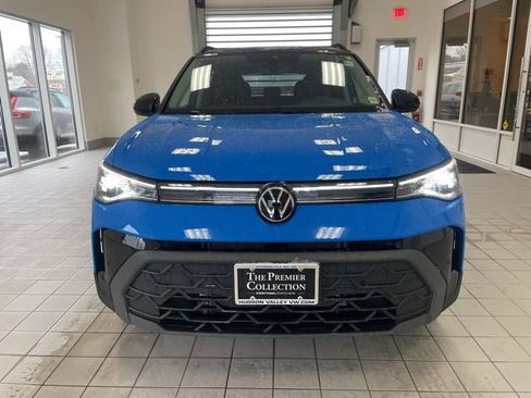 Certified 2025 Volkswagen Taos SE image 6