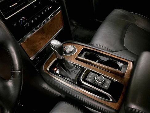 Used 2024 Nissan Armada SL image 16