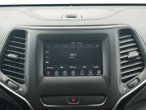Used 2020 Jeep Cherokee Latitude AWD/4WD image 22