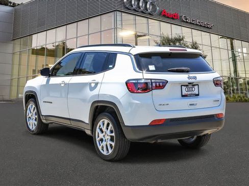 Used 2024 Jeep Compass Latitude w/ Sun and Sound Group AWD/4WD image 2