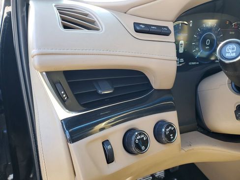 Used 2018 Cadillac Escalade ESV Platinum image 9