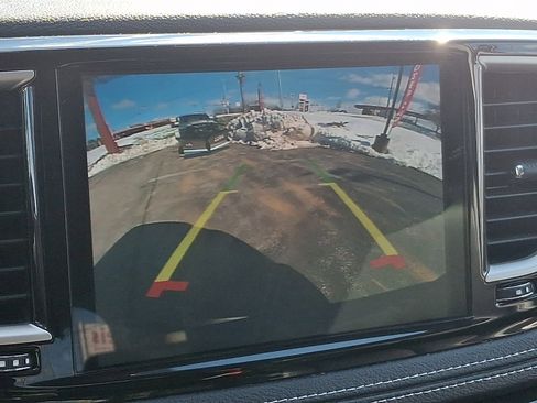 Used 2023 Chrysler Pacifica Touring-L image 18