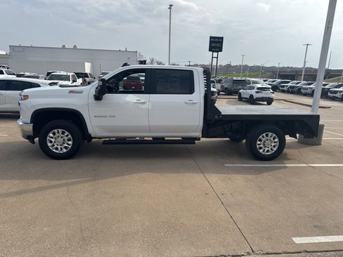 Used 2023 Chevrolet Silverado 2500 LT image 2