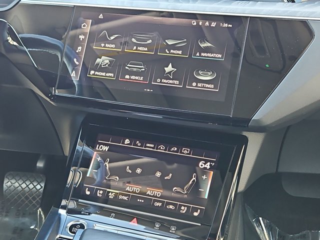Used 2024 Audi Q8 e-tron Premium Plus w/ Premium Plus Package AWD/4WD image 18