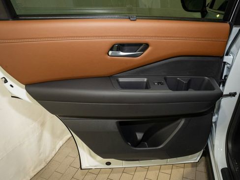 New 2026 Nissan Pathfinder Platinum image 14