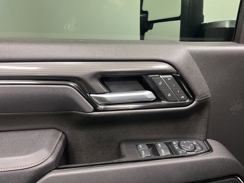 Used 2025 GMC Sierra 2500 AT4 image 19