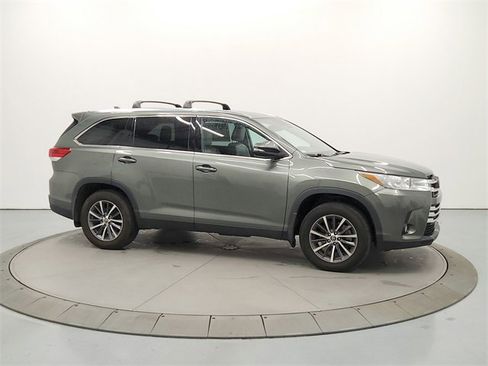 Used 2019 Toyota Highlander XLE image 9
