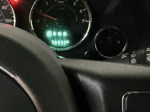 Used 2018 Jeep Wrangler Unlimited Sahara w/ Connectivity Group image 18