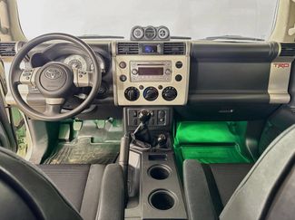 Used 2014 Toyota FJ Cruiser 4WD w/ Convenience Package video 3