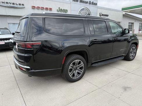 Used 2023 Jeep Wagoneer L Series II image 8