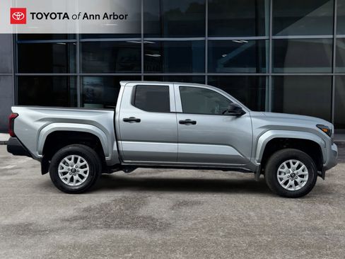 Used 2024 Toyota Tacoma SR image 10