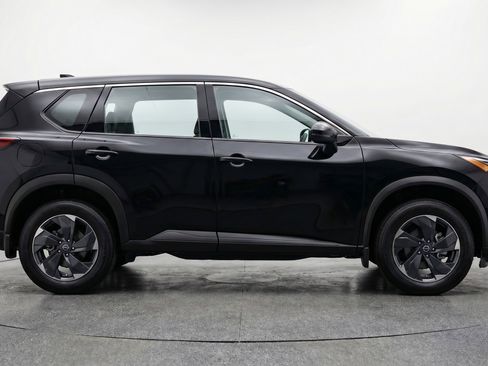 Used 2025 Nissan Rogue SV image 11