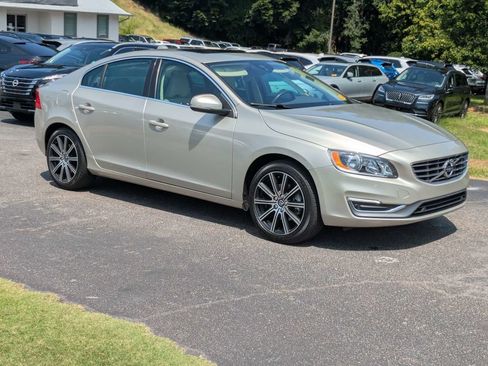 Used 2018 Volvo S60 T5 Inscription FWD image 2
