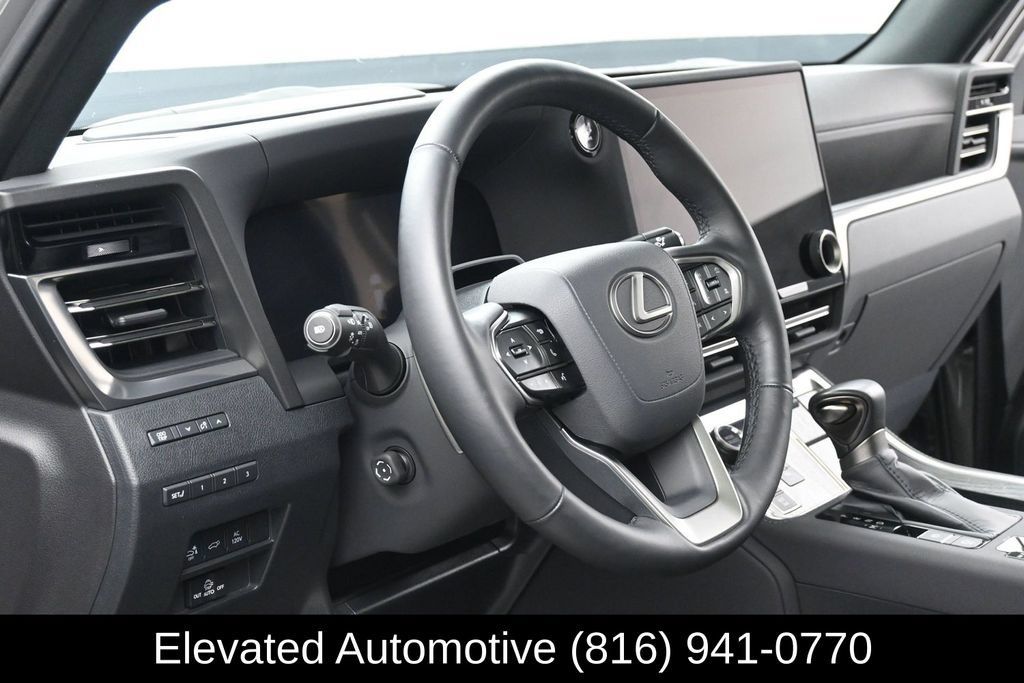 Used 2025 Lexus GX 550 w/ Accessory Package (2T) AWD/4WD image 18