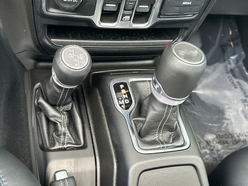 Used 2024 Jeep Wrangler High Altitude AWD/4WD image 30