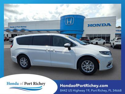 Used 2023 Chrysler Pacifica Touring-L
