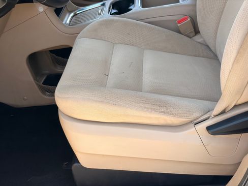 Used 2015 Dodge Grand Caravan SXT w/ UConnect Hands-Free Group FWD image 17